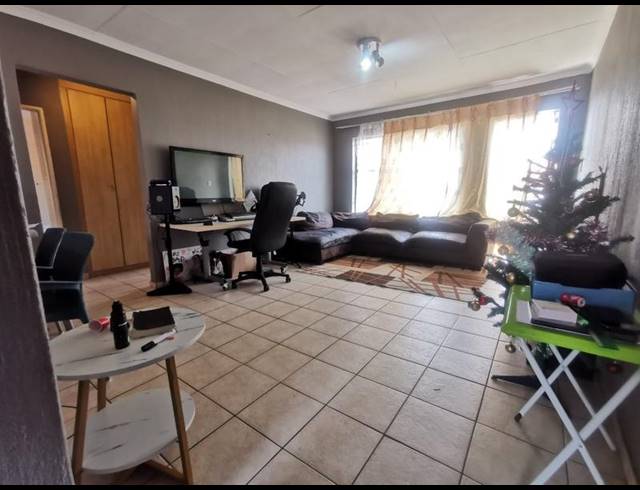 2 BEDROOM APARTMENT FOR SALE IN VORNA VALLEY